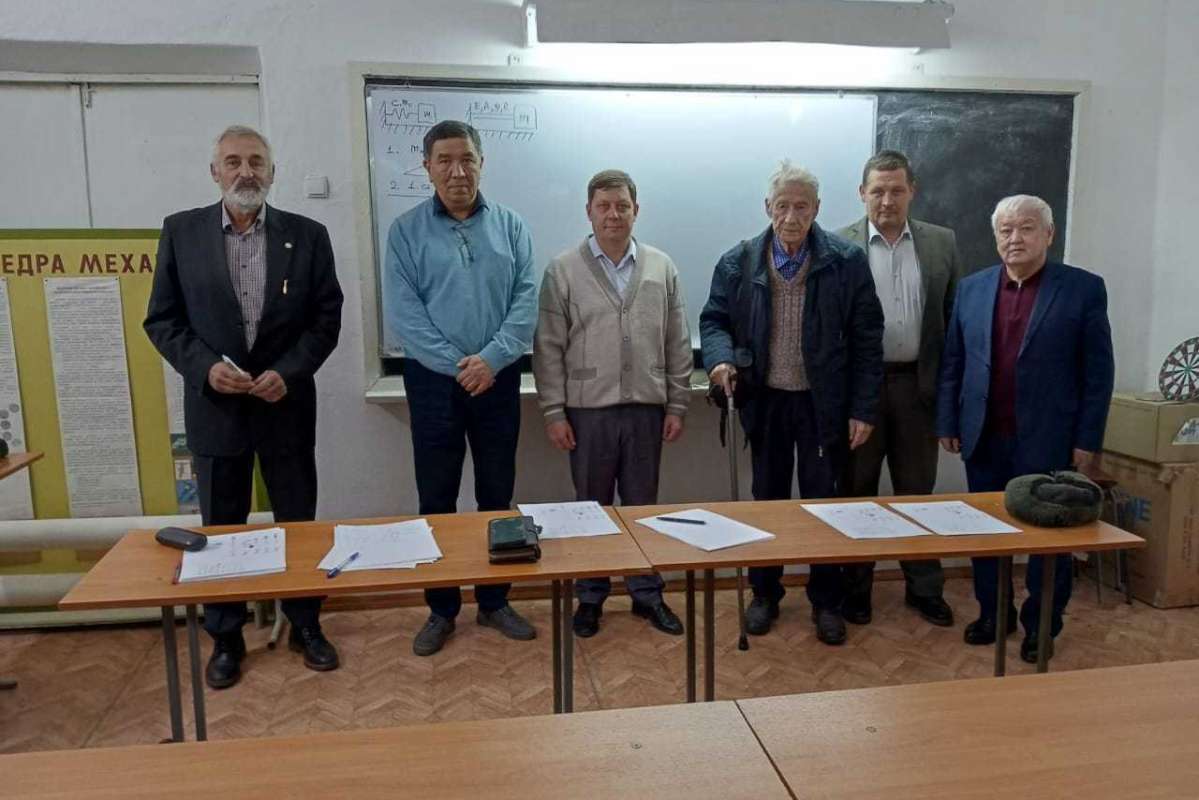 Визит директора ВШМиПУ <nobr>А. К. Беляева</nobr> в КРСУ Визит директора ВШМиПУ А.К. Беляева в КРСУ